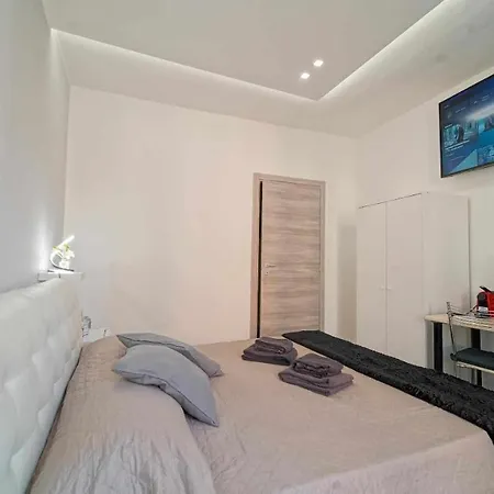 Destiny 2 Piazza Isolo Apartment